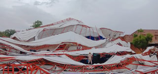 La carpa colapsó durante un evento religioso en el estado de Rajastán, instalada para proteger de la lluvia a los asistentes. (TWITTER)