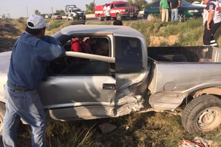 Se impactan conductores de camionetas en ejido de Gómez Palacio; no se reportaron lesionados. (EL SIGLO DE TORREÓN)