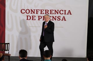 El presidente Andrés Manuel López Obrador señaló que se realizaron censos de las nóminas de las distintas dependencias y en los distintos programas sociales; 'tenemos que limpiar todo, con respeto a las autonomías', dijo. (ARCHIVO)