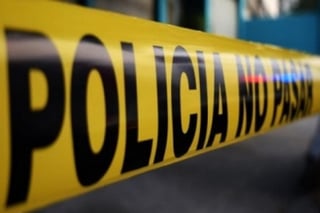 El martes alrededor de las 11:00 de la mañana, fue localizado el cadáver de un hombre envuelto en una cobija, a menos de 100 metros de una puerta de acceso a la Séptima Zona Militar, en el municipio de Salinas Victoria. (ARCHIVO)

