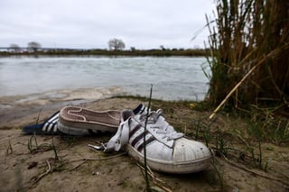 Las trágicas muertes por ahogamiento en el río Bravo reflejan el peligro que entraña esta frontera natural entre México y Estados Unidos y tienen en alerta a los migrantes que anhelan cumplir su sueño americano. (ARCHIVO)