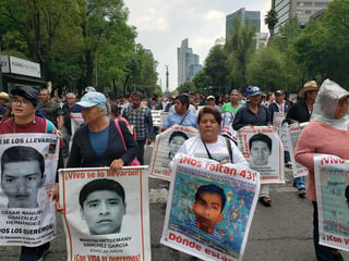 El coordinador del Área Jurídica del Centro ProDH acusó a la CNDH de haber minimizado los casos de tortura en las investigaciones que se siguieron en el sexenio pasado en torno a los normalistas desaparecidos de Ayotzinapa. (EL UNIVERSAL)