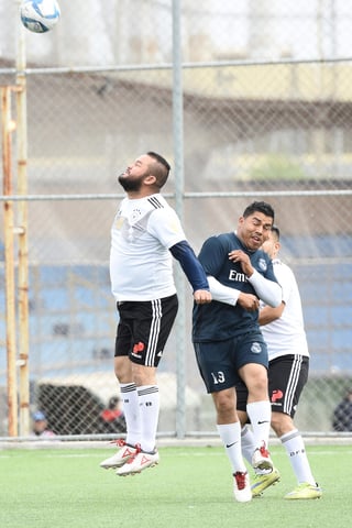 Se vivirán cerrados duelos en diferentes frentes, dentro de la categoría Máster en la Liga de Futbol Interclubes Matías Román Ríos. (ARCHIVO)