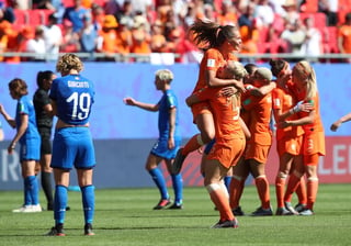 Las holandesas lograron meterse a las semifinales del torneo por primera vez en su historia. (EFE)