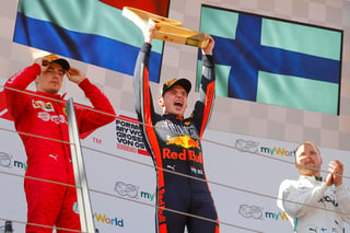 El piloto holandés Max Verstappen fue confirmado como ganador del Gran Premio de Austria, luego de que su triunfo estaba bajo investigación por un rebase sobre el monegasco Charles Leclerc. (EFE)