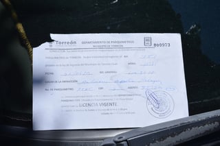 Se entregan boletas 'diferentes' de infracción en parquímetros a los propietarios de vehículos de procedencia extranjera. (FERNANDO COMPEÁN)