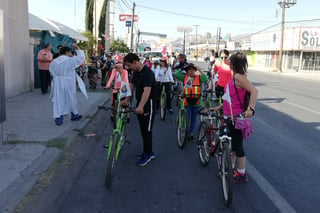 Este domingo concluyeron las festividades de la parroquia Sagrado Corazón con una rodada ciclista y una kermés. (VIRGINIA HERNÁNDEZ)