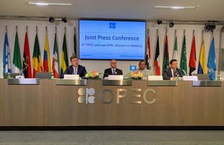 Los países miembros de la OPEP consiguieron el martes el respaldo de otras naciones productoras de petróleo para extender los recortes de producción por otros nueve meses en un esfuerzo para estimular los precios en medio de una caída de la demanda. (EFE)