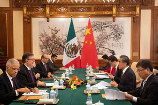El secretario de Relaciones Exteriores, Marcelo Ebrard, concluyó su gira de trabajo por China, con el compromiso de fortalecer la asociación estratégica integral establecida en 2013 y establecer una hoja de ruta para reforzar las relaciones económicas en los próximos cinco años. (EFE)