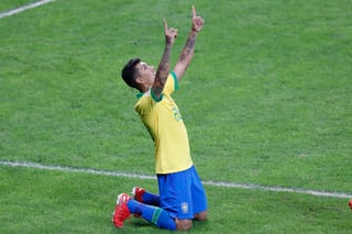 Roberto Firmino fue anotador del segundo gol de la escuadra brasileña. (ARCHIVO)