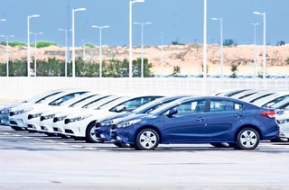 El Instituto Nacional de Estadística y Geografía (INEGI) reportó que este dato se compara con los 120 mil 069 vehículos ligeros vendidos en junio de 2018, lo que significa una disminución anual de 11.4 por ciento. (ARCHIVO)