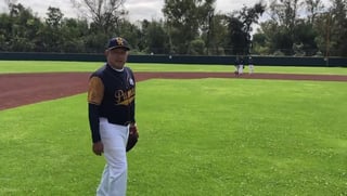 López Obrador dio una clínica de beisbol en redes sociales. (ESPECIAL)