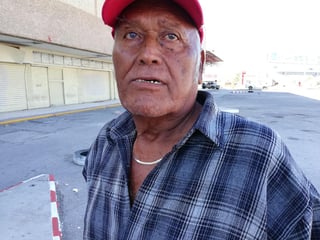 Rubén Carlos Contreras Camarillo es un pensionado y relató que tiene tres meses que tomó un terreno en el ejido Ana. (EL SIGLO DE TORREÓN)