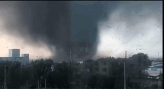 Con vientos que llegaron a superar los 82 kilómetros por hora, el tornado arrasó un parque industrial y se dirigió hacia el sur de Liaoning, donde se desvaneció tras unos 15 minutos.