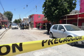 Acribillan a joven dentro de una casa de la colonia Plan de Ayala, de Torreón; las autoridades localizaron en cuerpo con múltiples impactos de armas. (EL SIGLO DE TORREÓN)