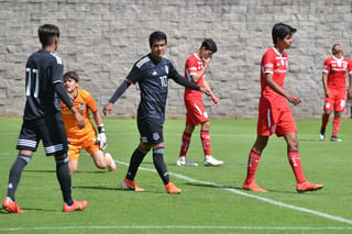 El santista González (izq) celebra junto a Leo Correa el segundo gol. (ARCHIVO)