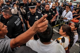 Elementos de la Policía Federal que mantienen tomado el Centro de Mando de la corporación, en protesta contra la Guardia Nacional (GN), rechazaron 'mano negra' en su movimiento, como dijo el presidente Andrés Manuel López Obrador. (NOTIMEX)