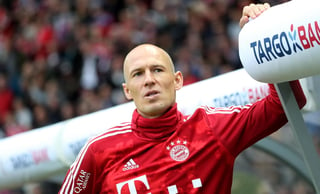 El futbolista holandés de 35 años Arjen Robben anunció este jueves mediante un comunicado que deja el fútbol profesional. (ARCHIVO)