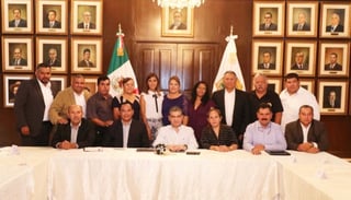 El gobernador de Coahuila, Miquel Riquelme, mantuvo un encuentro con los integrantes de la AFAIS.