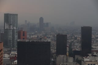 La secretaria del Medio Ambiente de Ciudad de México advirtió que habría consecuencias negativas en caso de que el Poder Judicial ordene a esta dependencia disminuir de 150 a 100 puntos de contaminantes el Índice de la Calidad del Aire para decretar una contingencia ambiental. (ARCHIVO)