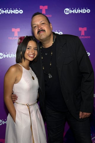 En familia. Pepe Aguilar y su hija Ángela forman parte del espectáculo Jaripeo sin fronteras.