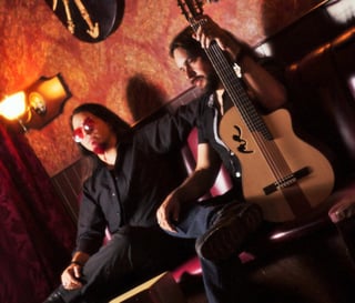 Estilo. El dúo Felah-Enkum se puede definir en una mezcla de géneros de rumba flamenca con rock progresivo. (CORTESÍA)