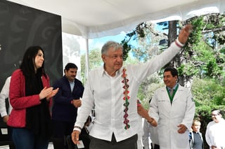 El presidente Andrés Manuel López Obrador afirmó que se fortalecerá el programa de los Centros de Atención Rural para Adolescentes (CARA) con el objeto de rescatar a ese sector de la población con problemas de adicciones, porque de lo contrario será muy difícil reducir la violencia. (ARCHIVO)