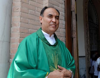 En los 10 años que tiene la Diócesis de Gómez Palacio, Julio Carrillo ha permanecido como vicario general. (EL SIGLO)
