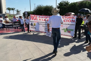 Chalecos México de la Comarca Lagunera es una nueva agrupación que busca ser un contrapeso contra el Gobierno federal. (ARCHIVO)