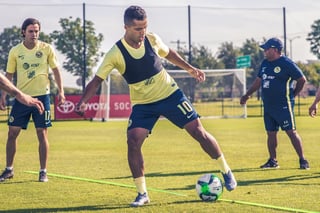 Dos Santos vivió su primera sesión de entrenamiento como nuevo jugador del América, equipo con el que hará su debut en Liga MX. (ESPECIAL)