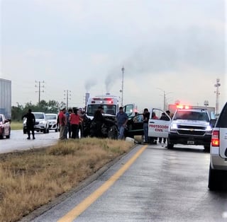 El accidente ocurrió a la altura del kilómetro 30 de la citada vía, en su tramo Nava-Piedras Negras, según dieron a conocer las autoridades.  (EL SIGLO COAHUILA)