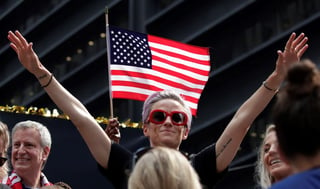 La capitana estadounidense Megan Rapinoe durante el desfile de campeonas realizado en las calles de Nueva York. (EFE)