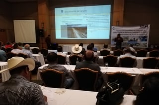 Imparten taller de capacitación para asociaciones civiles de usuarios y técnicos de Conagua sobre el tema de módulos de riego. (VIRGINIA HERNÁNDEZ)