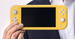 Ligero y con mucha flexibilidad son algunas de las características de la nueva consola portátil de Nintendo, que será lanzada el próximo 20 de septiembre. (ARCHIVO)