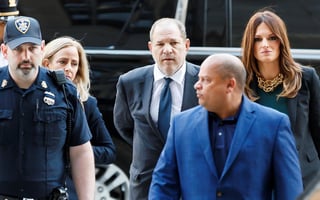 Weinstein cudió esta mañana a un tribunal de NY para hacer oficial ante el magistrado James Burke el que es ya su tercer equipo legal. (EFE)