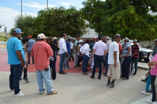 Los carromateros se concentraron en el cruce de la calle Galeana y avenida Matamoros, en la Plaza Mayor de Torreón.