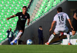 Con anotaciones del volante chileno Diego Valdés y el central mexicano Hugo Isaac Rodríguez con el tiempo cumplido, Santos Laguna derrotó 2-1 al Atlas. (EL SIGLO DE TORREÓN)