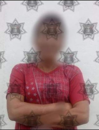 La detenida se identificó como Claudia 'N' de 40 años de edad, a quien los oficiales le encontraron entre sus pertenencias diversos artículos. (ESPECIAL)

