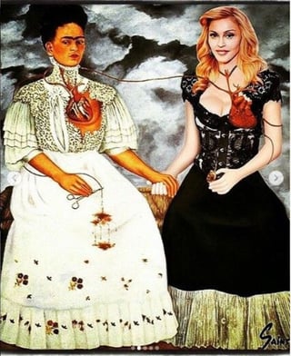 Por su cumpleaños. Madonna subió un fotomontaje de la obra Las dos Fridas, en el que figuran ambas tomadas de la mano.