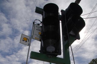 Hay cinco semáforos fuera de servicio, ya sea por vandalización o accidente, informó el Municipio. (EL SIGLO DE TORREÓN)