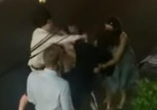 VIDEO: Turistas protagonizan pelea en plena calle