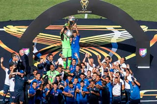 Cruz Azul logró el primer título de la SuperCopa MX en su historia, luego de vencer en la final a Necaxa. (Especial)