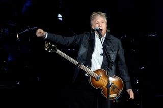 Sorpresa. Paul McCartney cerró su gira en Los Angeles con el baterista Ringo Starr como invitado especial de su concierto. (ESPECIAL)