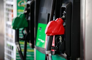 El titular del Ejecutivo destacó que es importante que se mantengan equilibrados los precios de gasolina, diésel, gas y luz. (ARCHIVO)
