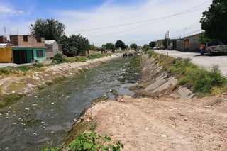Problemas en la distribución de agua a causa de lama en los canales ha retrasado la entrega durante el Ciclo de Riego.
