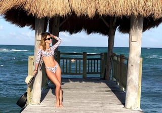 La actriz de 36 años, compartió con sus seguidores unas sexys instantáneas en bikini disfrutando del sol de Grecia. (ESPECIAL)