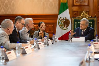 Los congresistas de Estados Unidos (un republicano y diez demócratas) sostuvieron un encuentro con el presidente López Obrador en Palacio Nacional para tratar diversos temas, incluido la aprobación del Tratado México, Estados Unidos y Canadá (T-MEC). (TWITTER)