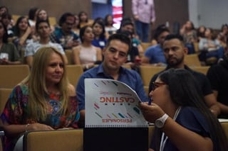 La presidenta del DIF Coahuila, Marcela Gorgón, sostuvo que los jóvenes buscan participar en el fortalecimiento de la unión familiar.
