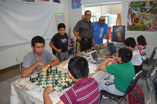 Cerca de 100 niños, niñas y adolescentes acuden a los cursos de verano de la Casa de la Cultura Francisco Zarco. (EL SIGLO DE TORREÒN / MA. ELENA HOLGUÍN)