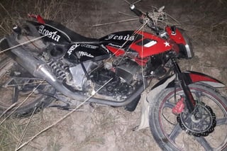 El joven se desplazaba a bordo de una motocicleta Italika FT-185 de color rojo con negro. (EL SIGLO DE TORREÓN)
